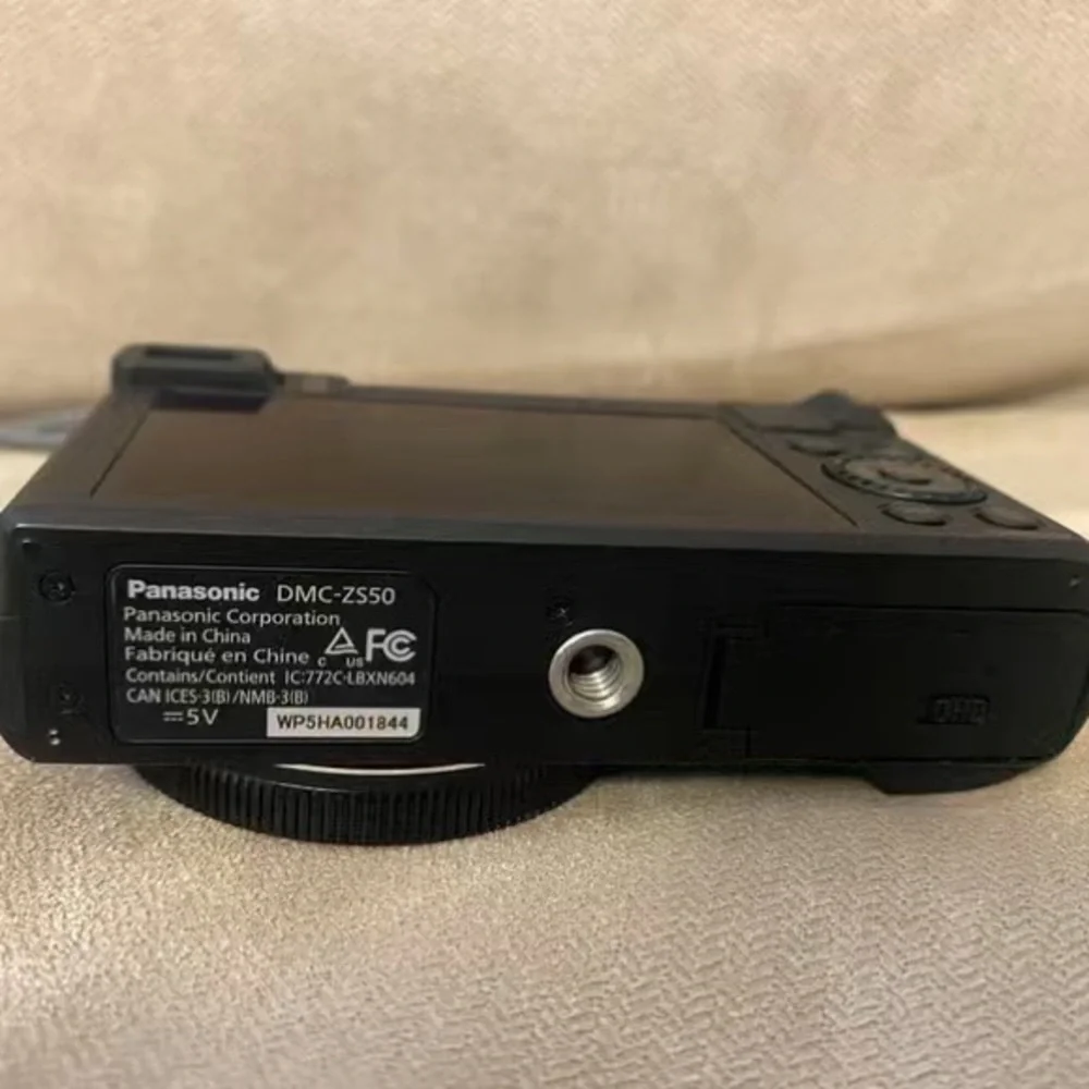 Umi Black Compact Digital Camera with Leica Lens - Lumix Style